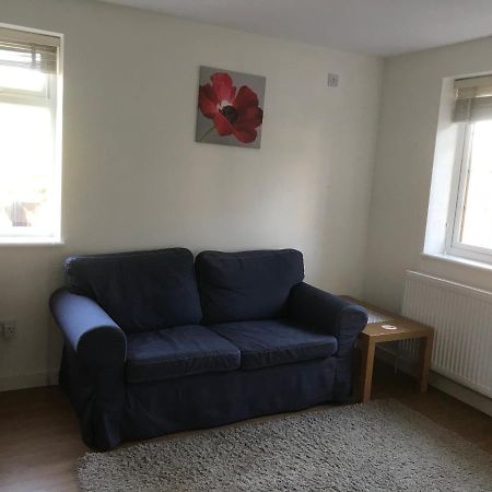 Large Private Room With En-Suite In The House For Professionals 스테인스 외부 사진